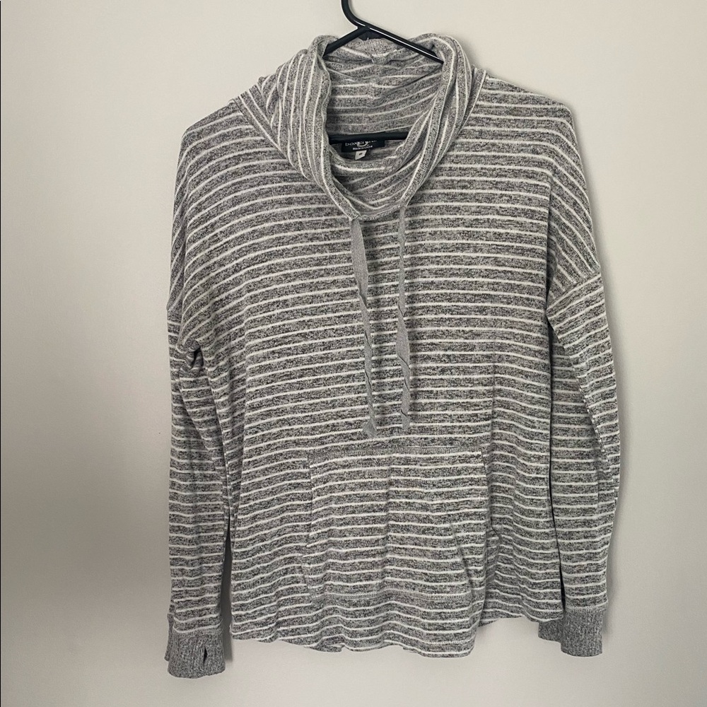 Women’s long Sleeve Boxercraft Sweater Gray and White Stripes Small
